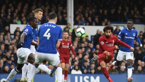 2016年7月：白袜队左投克里斯·塞尔因抗议复古球衣太丑将其剪碎，被队内禁赛。